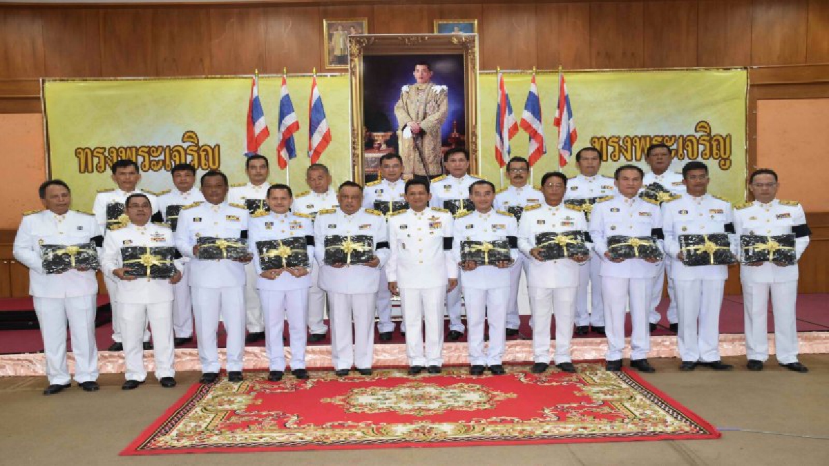 เสื้อพระราชทาน!! เมืองคอนมอบเสื้อพระราชทาน"ธ สถิตในดวงใจ ไทยนิรันดร์"-นำไปมอบให้แก่ประชาชนจิตอาสาเฉลิมพระเกียรติ 65 พรรษา