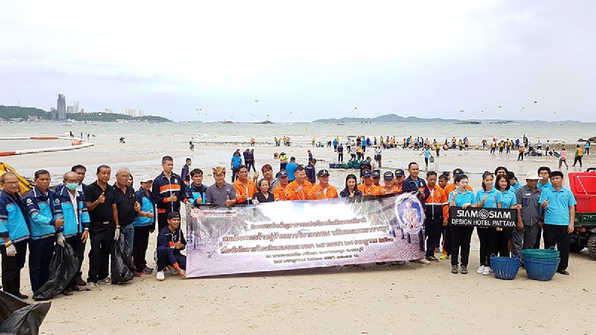 ทหารเรือ ร่วมภาคประชาชน แสดงพลังแห่งความภักดี บำเพ็ญสาธารณะประโยชน์ฟื้นฟูชายหาดเมืองพัทยา เทิดพระเกียรติ รัชกาลที่ 10 (ชมคลิป)