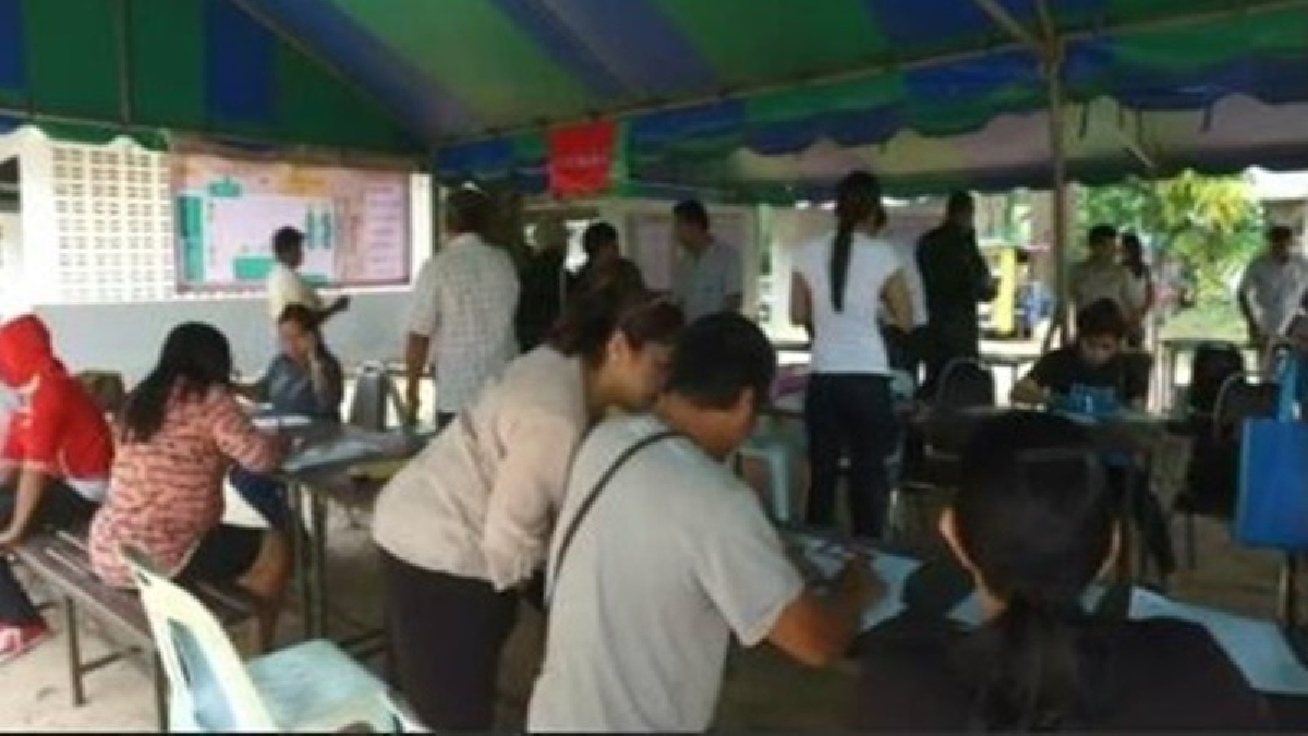 สุราษฎร์ฯ ศูนย์รับแจ้งการทำงานของคนต่างด้าวเผย! 3 วันแรก ลงทะเบียนแจ้งการทำงานแล้ว กว่า 6 พันคน ย้ำต้องเร่งจัดการให้เรียบร้อยก่อนพ้นกำหนด