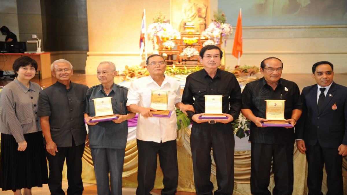 วันภาษาไทย!! มวล.จัดงานวันภาษาไทยวลัยลักษณ์ สนองพระปณิธานในหลวงรัชกาลที่ ๙ มอบโล่เชิดชูเกียรติผู้ใช้ภาษาไทยภาคใต้ดีเด่น 4 คน (มีคลิป)