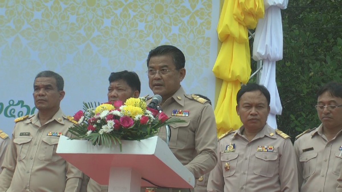 กระบี่!! จัดโครงการ คลินิกเกษตรเคลื่อนที่ เพื่อเฉลิมพระเกียรติ และ kickoff โครงการ 9101 ตามรอยเท้าพ่อภายใต้ร่มพระบารมี (มีคลิป)