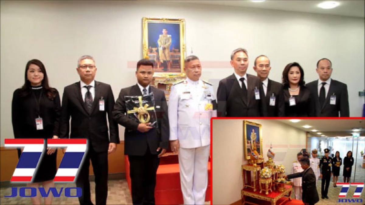 ผู้แทนพระองค์ฯ เดินทางมาที่ห้องประชุมชั้น 5 อาคาร AOB มอบกระเช้าและเสื้อพระราชทานให้ รปภ.สุวรรณภูมิ เพื่อชื่นชมและสร้างขวัญกำลังใจ (ชมคลิป)
