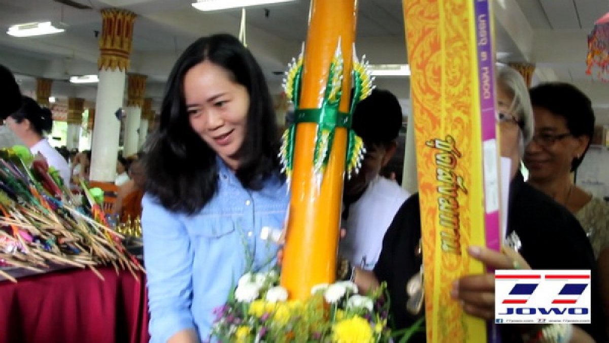อุตรดิตถ์ ถวายเทียนพรรษาให้วัด 2 จังหวัดอุตรดิตถ์-สุโขทัย 9 แห่ง จุดบูชาพระปฏิมาเข้าพรรษาถวายเป็นพระราชกุศล ในหลวง ร.10 เฉลิมพระชนม 65 พรรษา