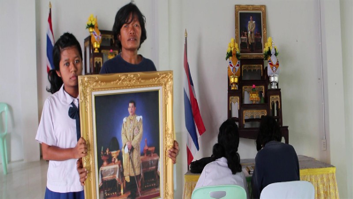 สุดปลาบปลื้ม!! ด.ญ.พิการโรคกระดูกพรุน ซาบซึ้งเมตตารัชกาลที่ 10 ทรงรับเป็นคนไข้ในพระบรมราชูปถัมภ์ จนกลับมาใช้ชีวิตได้ตามปกติ!? (ชมคลิป)