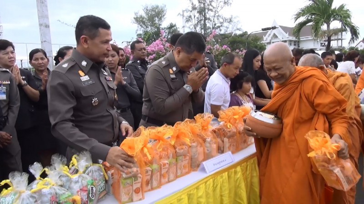สงขลา!! จัดพิธีทำบุญตักบาตรและพิธีศาสนามหามงคล 4 ศาสนา ถวายเป็นพระราชกุศล "ในหลวงรัชกาลที่ 10" (ชมคลิป)