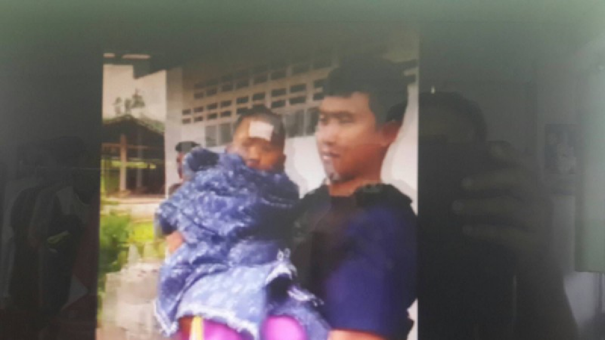 สุดยอดหัวใจ!! เมื่อคลิประทึกตำรวจชุดสืบสวน สภ.ปางมะผ้า แม่ฮ่องสอน ได้แชร์ไปทั่วโลก ได้ช่วยชีวิตเด็กที่ติดเชื้อมาลาเรียบ้านบนดอย!? (ชมคลิป)