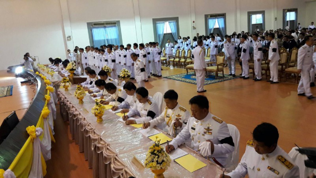 หนองคาย!! ผู้ว่าราชการหนองคายนำหัวหน้าส่วนราชการในจังหวัด ร่วมพิธีลงนามถวายพระพรชัยมงคลในหลวงรัชกาลที่ 10 (ชมคลิป)