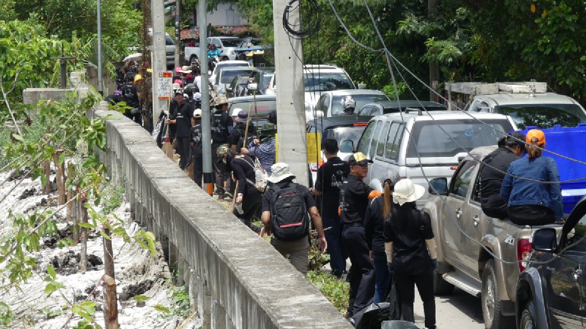 ปทุมธานี - ชาวปทุม กว่า 10,000 คน ร่วมบำเพ็ญสาธารณประโยชน์ ทำดี วันเฉลิมพระชนมพรรษา ร.10 (มีคลิป)