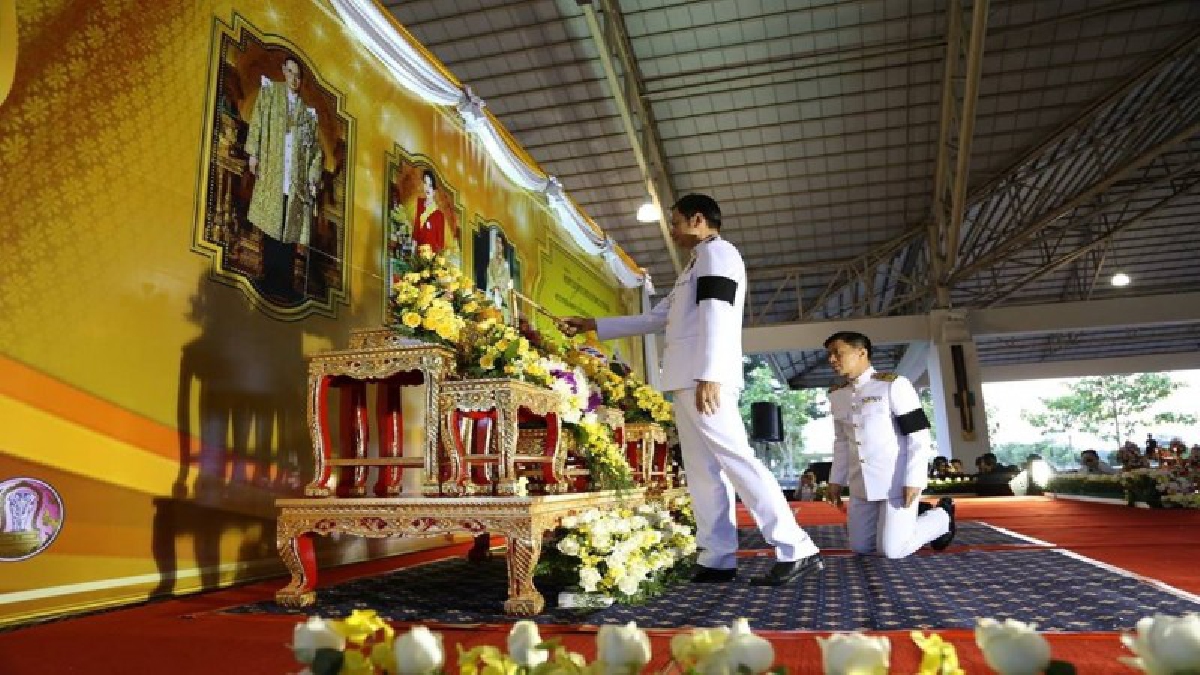 เชียงใหม่!! พสกนิกร ร่วมลงนามถวายพระพรชัยมงคล เบื้องหน้าพระบรมฉายาลักษณ์ สมเด็จพระเจ้าอยู่หัวมหาวชิราลงกรณ บดินทรเทพยวรางกูร (มีคลิป)