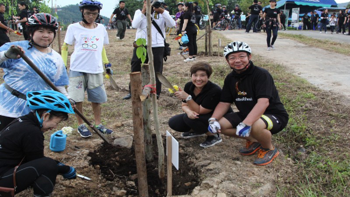 ชาวเชียงใหม่นับหมื่นคน ร่วมกิจกรรมปั่นไปปลูก เพื่อเฉลิมพระเกียรติ สมเด็จพระเจ้าอยู่หัวมหาวชิราลงกรณ บดินทรเทพยวรางกูร (มีคลิป)