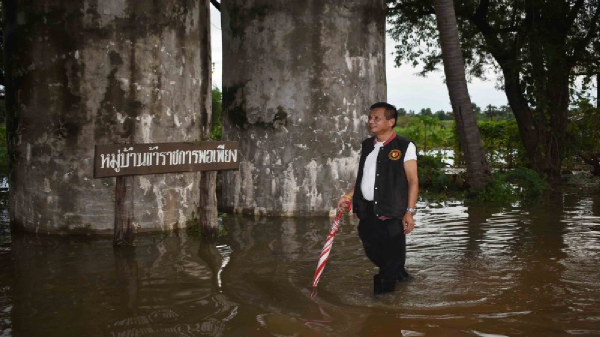 เรือนจำกาฬสินธุ์!! ส่งผลกระทบเป็นบริเวณกว้างทั้งบ้านเรือนและสถานที่สำคัญอย่างเรือนจำ เร่งสกัดน้ำท่วม ขนข้าวของหนีน้ำท่วม!? (มีคลิป)