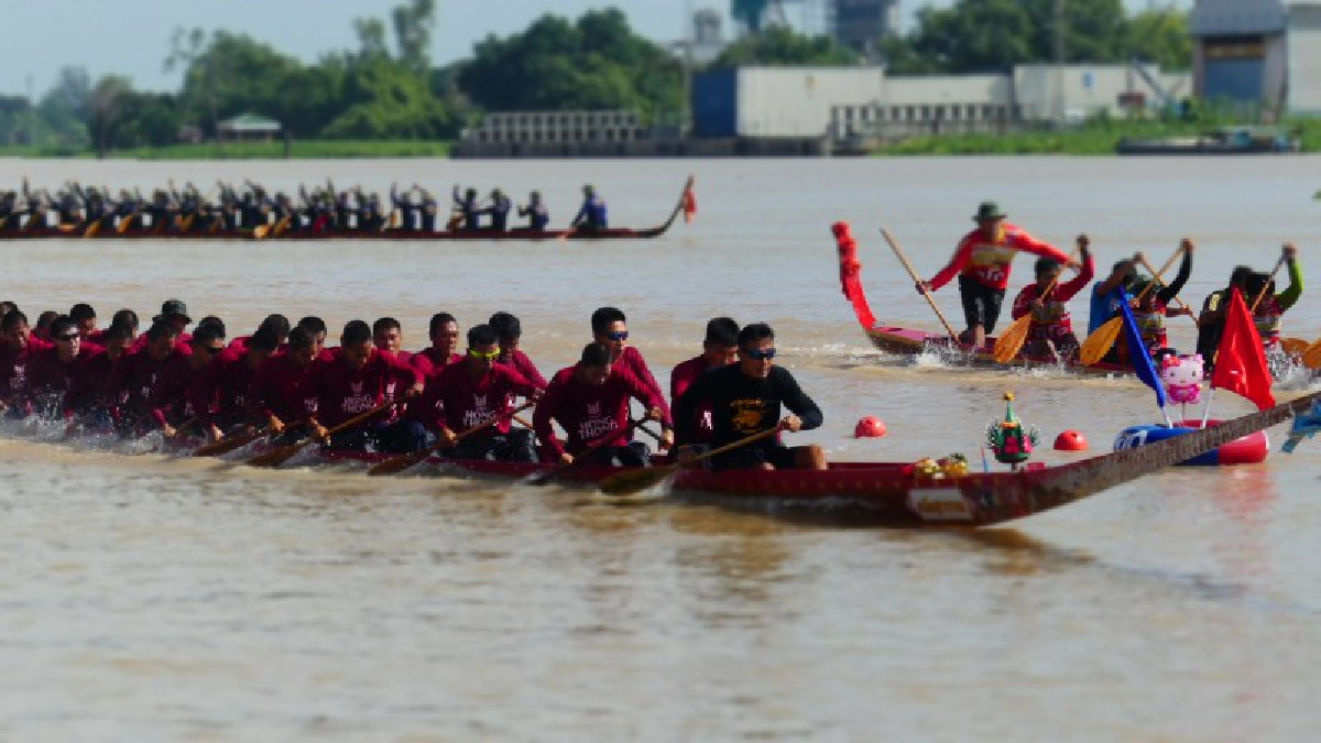 ปทุมธานี!! พ่อเมืองเปิดการแข่งขันเรือยาว ประเพณีชิงถ้วยประทาน ที่วัดชินวราราม สืบสานความเป็นไทย ให้คงอยู่คู่วิถีวัฒนธรรมขนบธรรมเนียมประเพณี