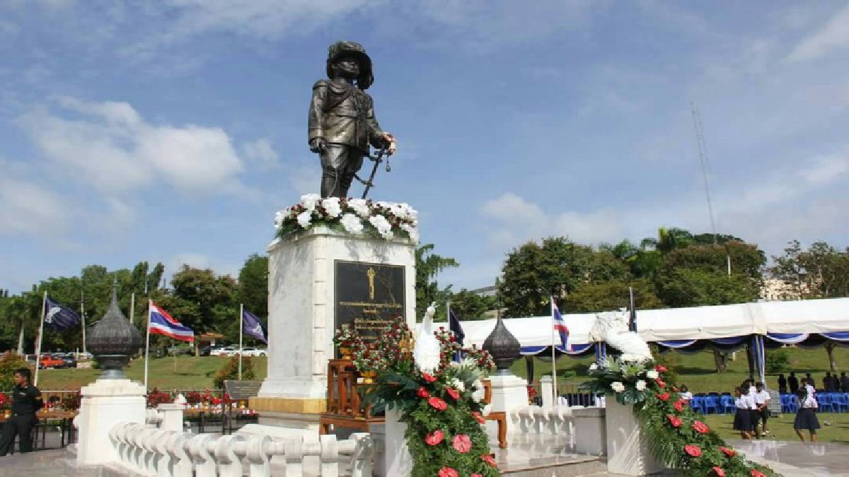 สุราษฎร์ธานี!! จัดงานวันครบรอบ 102 ปี การพระราชทานนาม &ldquo;สุราษฎร์ธานี&rdquo; ผู้ว่าราชการวางพุ่มถวายราชสักการะพระบรมราชานุสาวรีย์รัชกาลที่ 6 (คลิป)
