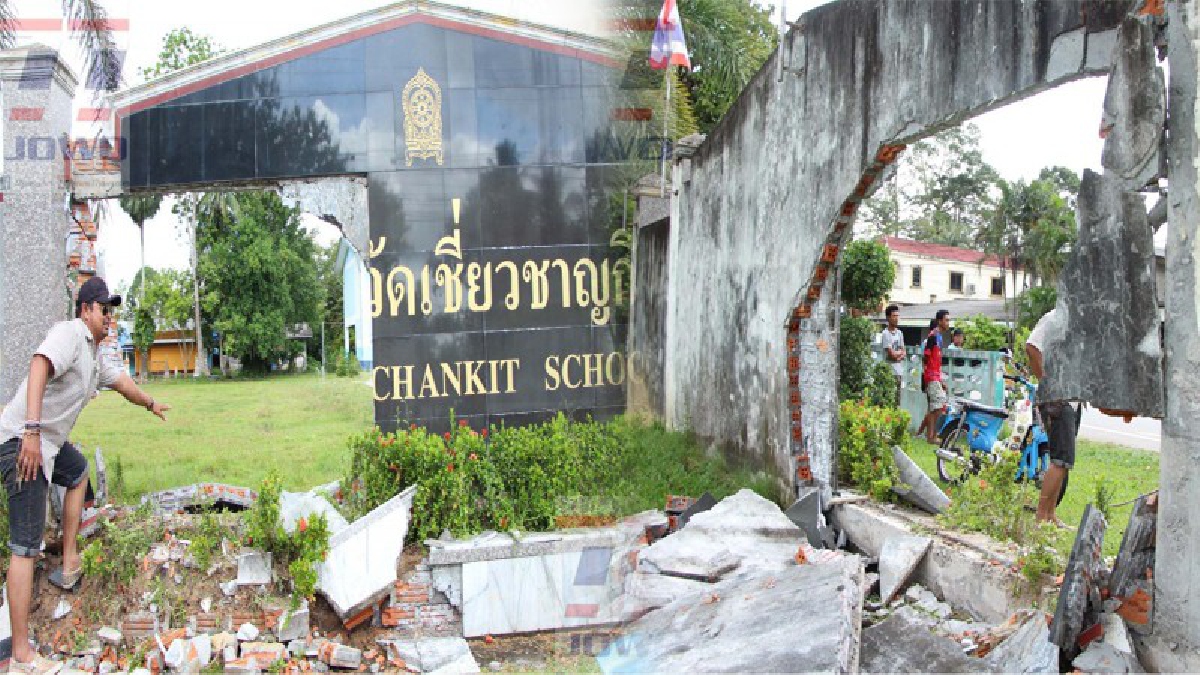 ผวาหนักมาก!! ตีนผีซิ่งกระบะชนป้ายโรงเรียนทะลุ แล้วหลบหนีลอยนวล ผอ.รร. เดือด เตรียมเข้าแจ้งความ (มีคลิป)
