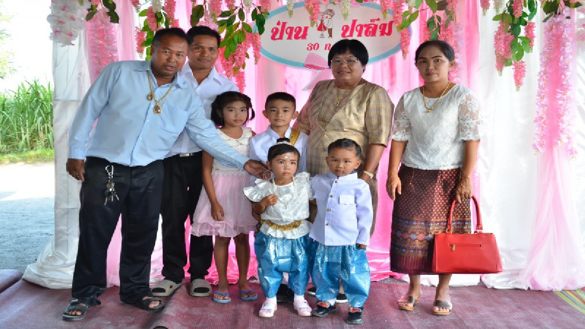 ฮือฮา!! งานแต่งเด็กคู่แฝด แก้เคล็ด เสริมสิริมงคล เชื่อ"อนาคตลูกจะไม่ลำบาก ไม่เจ็บไม่จน" (มีคลิป)