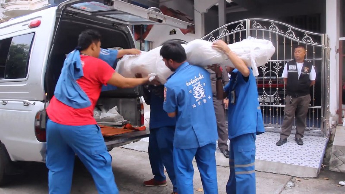 สุดสลด!! พบศพ อดีตปลัดอำเภอ และอดีตเลขานุการผู้ว่าฯ จ.ภูเก็ต เสียชีวิตคาบ้านพักมา 2 วัน คาดป่วยด้วยโรคประจำตัว (มีคลิป)