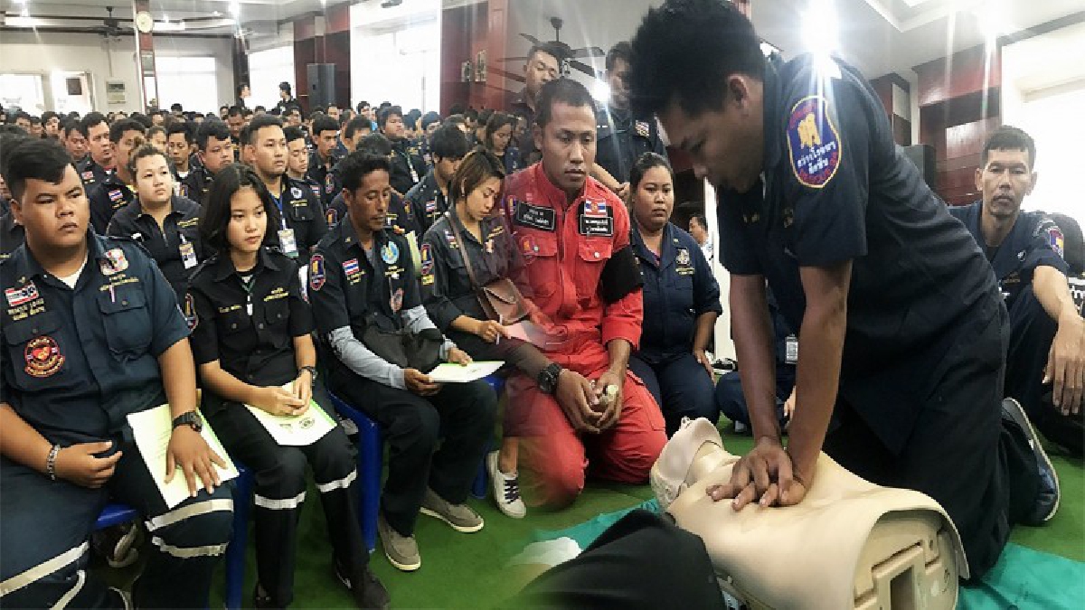 รพ.สิริกิติ์ กรมแพทย์ทหารเรือ เปิดการอบรมหลักสูตรอาสาสมัครฉุกเฉินการแพทย์ขั้นพื้นฐาน EMR  กู้ภัยสัตหีบฝึกให้แกร่ง และเชี่ยวชาญ!? (ชมคลิป)