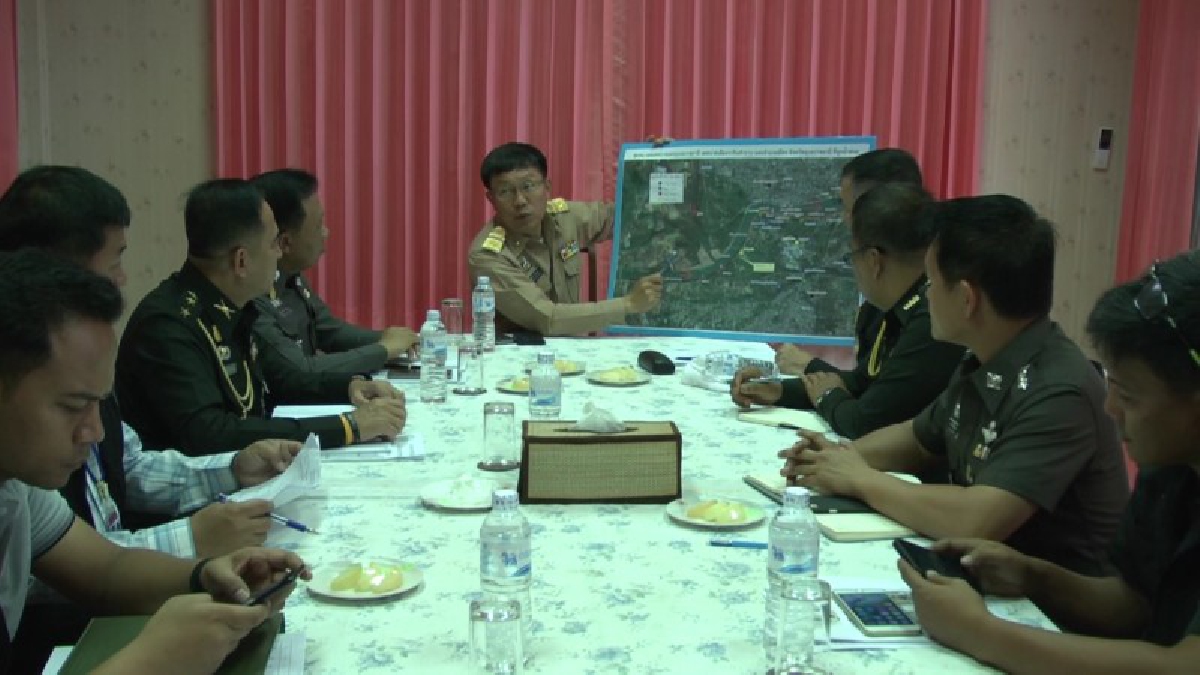 ผู้ว่าราชการจังหวัดอุบลราชธานี!! ประชุมปรับแผน เตรียมรับมวลน้ำขนาดใหญ่ จากแม่น้ำมูลและแม่น้ำชี ที่จะไหลลงสู่จังหวัดอุบลราชธานี!? (ชมคลิป)
