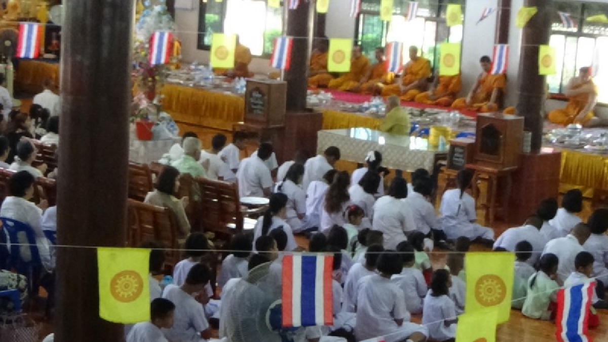 ปราจีนบุรี!! พุทธศาสนิกชนเป็นปลื้ม รร.เทศบาล 2 (วัดหลวงปรีชากูล) จูงมือนร.ตั้งแต่ชั้นอนุบาล-ม.3 เข้าวัดทำบุญวันพระ” (มีคลิป)
