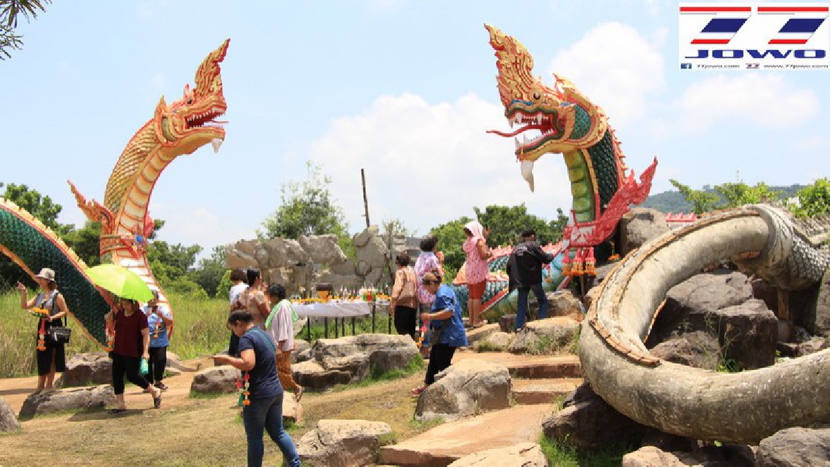 โค้งสุดท้ายเอาซะหน่อย!! ประชาชนเดินทางมาขอพร”วังพญานาค4ตระกูล”ไม่ขาดสายตั้งแต่เช้าจรดเย็น ขอเลขเด็ดกันคึกคัก (มีคลิป)