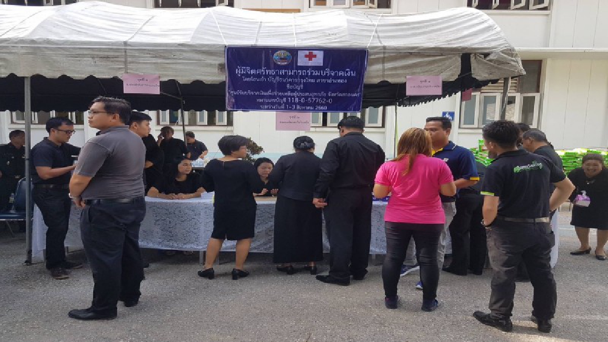 สายธารน้ำใจ!! จัดตั้งศูนย์ช่วยเหลือผู้ประสบอุทกภัยจังหวัดสกลนคร ธารน้ำใจแห่บริจาคเงินและสิ่งของ ช่วยเหลือผู้ประสบภัย จ.สกลนคร (มีคลิป)