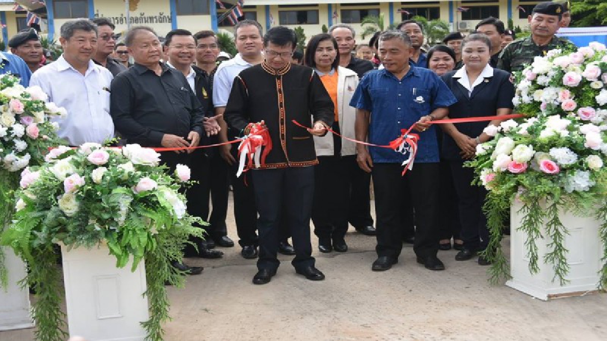 ร่วมมือ..ร่วมใจ!! ศรีสะเกษจิตอาสากว่า1,000 คน ร่วมกิจกรรม Big Cleaning Day ทำความสะอาดบ้านเรือน สถานที่ราชการ ถนนและภูมิทัศน์ หลังโดนอุทกภัย
