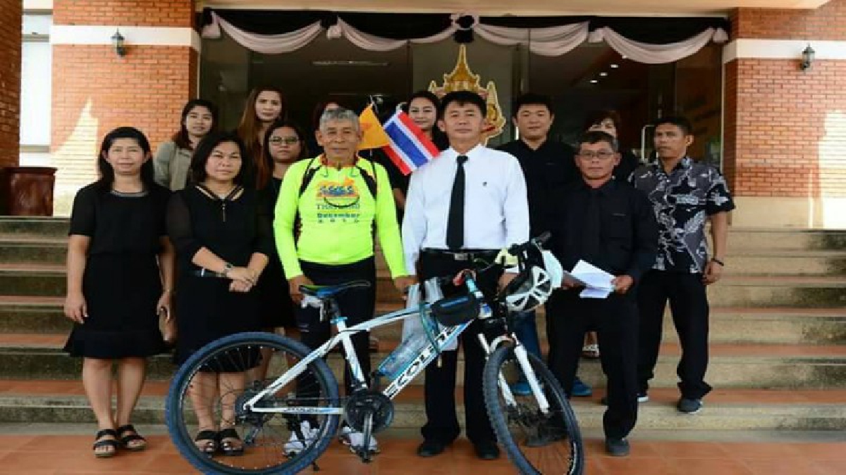 หมอนวดแผนไทย!! บริการนนักปั่นนวดฟรีทั่วประเทศกว่า10 จังหวัด เดินทางถึง จ.อยุธยาแล้ว เพื่อบริการนวด ประคบข้าวสารให้ประชาชนฟรี 7 วัน (ชมคลิป)