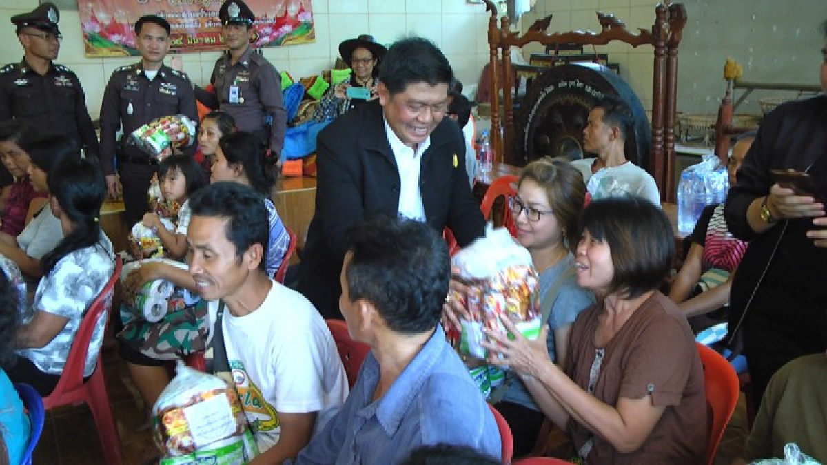 รองนายกรัฐมนตรีพร้อมคณะลงพื้นที่เปิดศูนย์ช่วยเหลือผู้ประสบอุทกภัยสำนักนายกรัฐมนตรี บรรเทาความเดือดร้อนชาว อ.นาหว้า จ.นครพนม (มีคลิป)