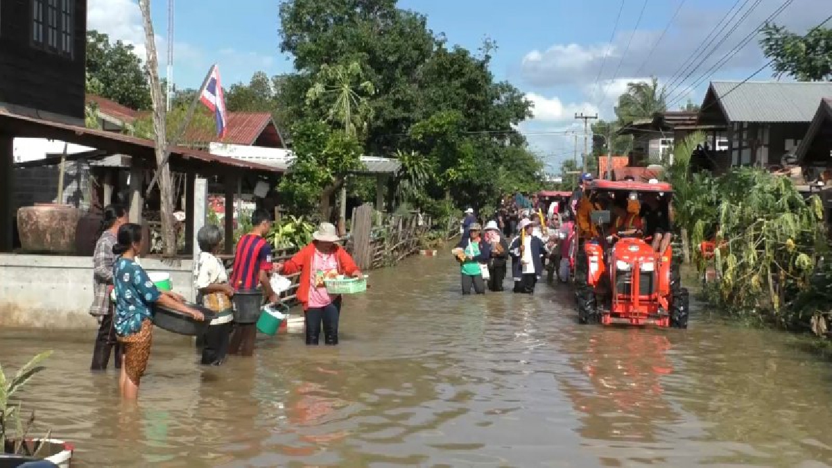 คนไทยไม่ทอดทิ้งกัน!! การบินไทยนำสิ่งของบริจาคช่วยชาวบ้านนาขาม อำเภอวังยาง จังหวัดนครพนม (มีคลิป)