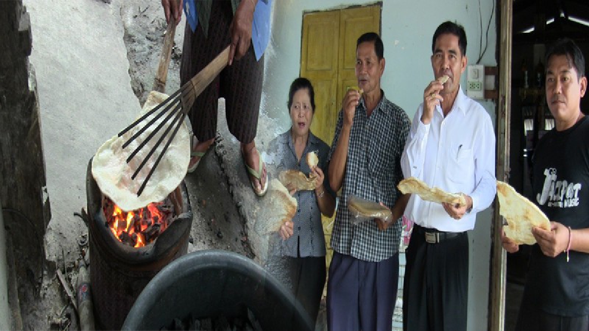 ชาวบ้านอ่างทอง ทำข้าวเกรียบว่าวโบราณ โครงการ 9101 ตามรอยเท้าพ่อ ส่งขายทั่วไทยสร้างรายได้มหาศาล!? (ชมคลิป)