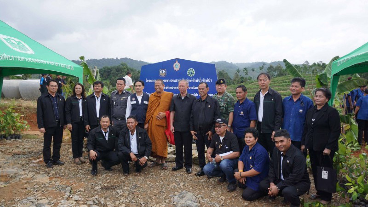 เตรียมพร้อม!! ผอ.ธกส.ชุมพร เผยเตรียมรับมือน้ำป่าหลาก ทุ่มงบนับล้าน ระดมฝายเต็มพื้นที่จำนวนทั้งสิ้น 8 ฝาย (มีคลิป)