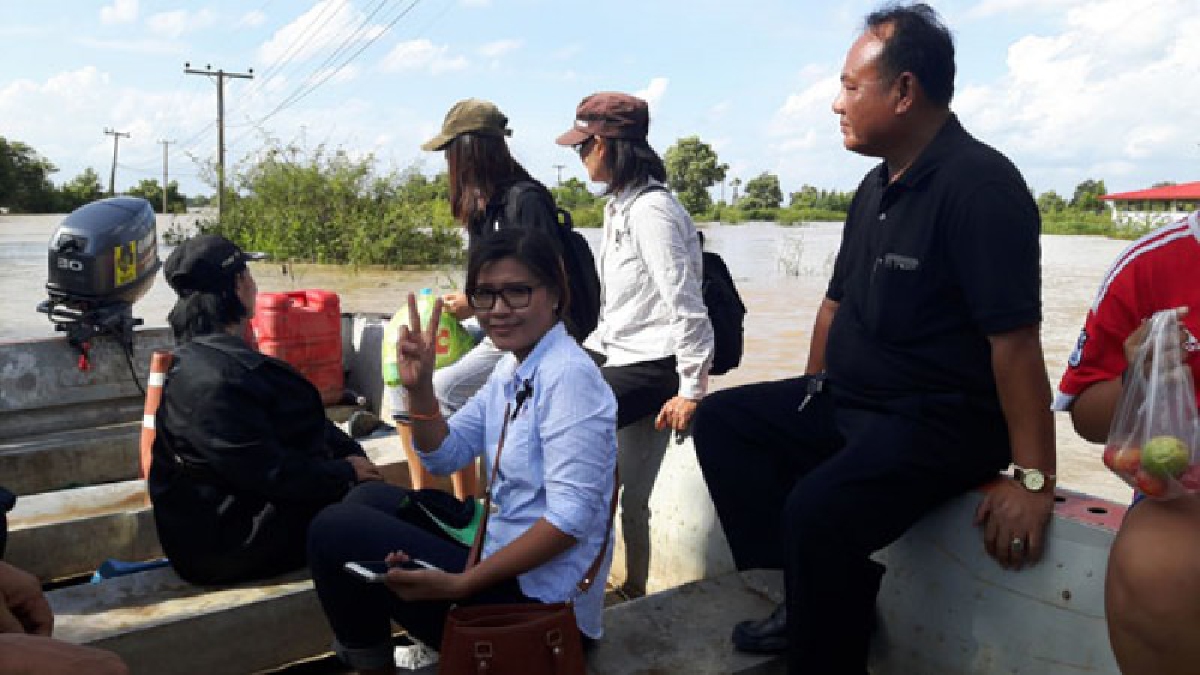 ยโสธร!! ธารน้ำใจหลั่งไหล ช่วยเหลือคณะครู-นักเรียน ที่ประสบอุทกภัยน้ำท่วม ตามลุ่มแม่น้ำชี ถึงขั้นต้องปิดการเรียนการสอน!? (ชมคลิป)