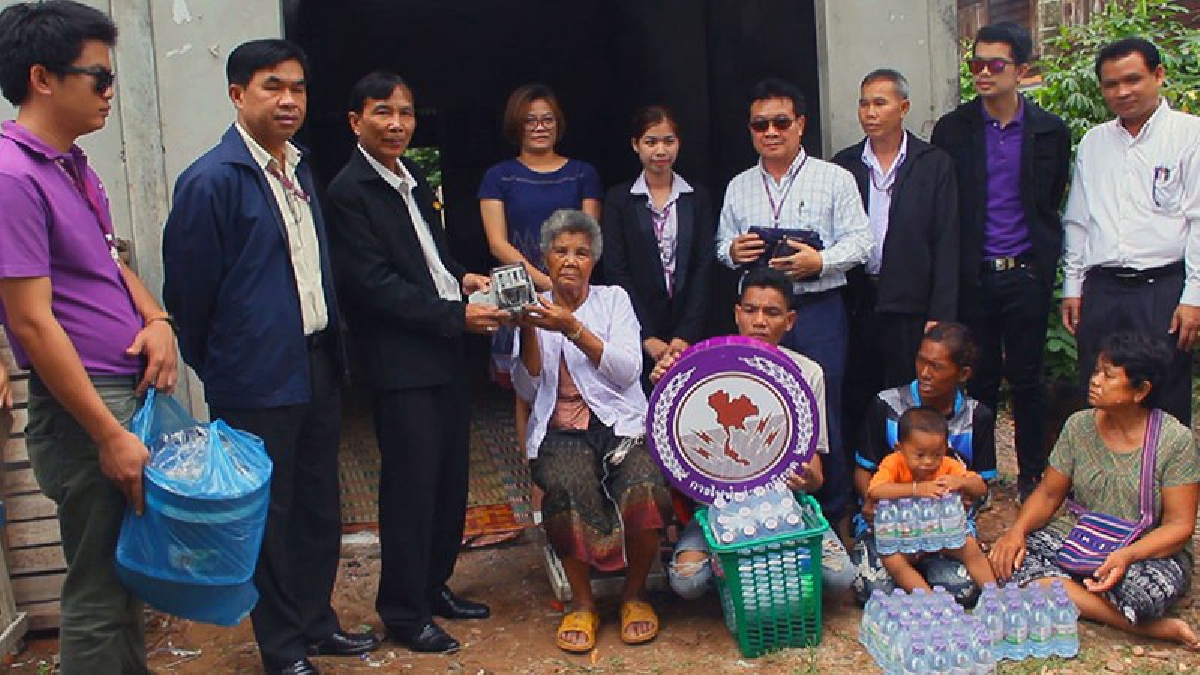ร่วมมือช่วยเหลือกัน!! กฟภ.บึงกาฬ มอบมิเตอร์แก่ผู้ยากไร้ เนื่องในโอกาสวันเฉลิมพระชนมพรรษา 65 พรรษา (ชมคลิป)
