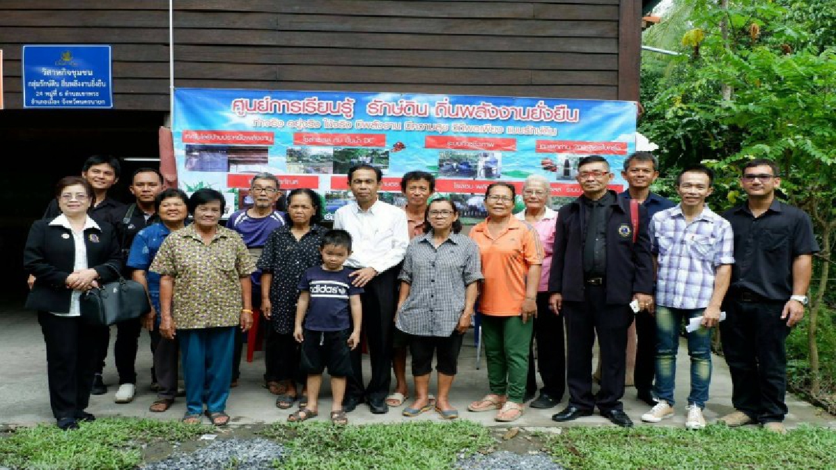 สำนักงานพลังงานจังหวัดนครนายก กระทรวงพลังงาน เดินหน้าส่งเสริมภูมิปัญญาท้องถิ่น เปิดศูนย์เรียนรู้ "รักษ์ดิน ถิ่นพลังงานยั่งยืน" (มีคลิป)