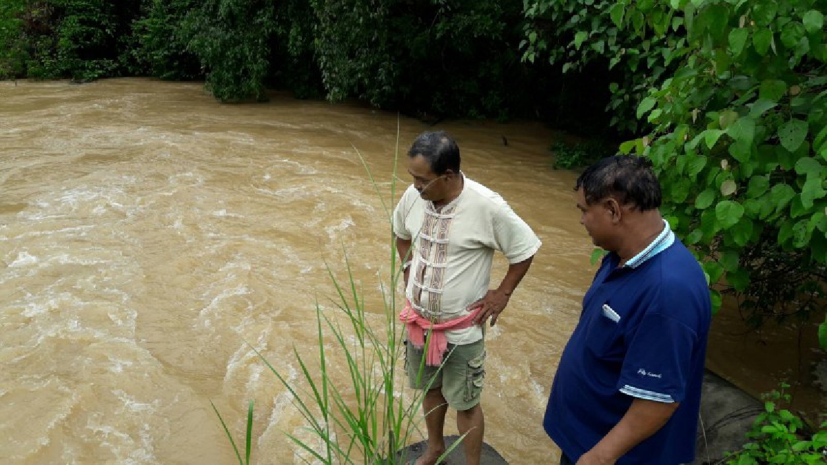 เตือนภัยด่วน!!8 อำเภอ กระบี่ เก็บของย้ายขึ้นที่สูง หลังฝนตกต่อเนื่อง เฝ้าระวังดินโคลนถล่ม น้ำป่าไหลหลาก(ชมคลิป)