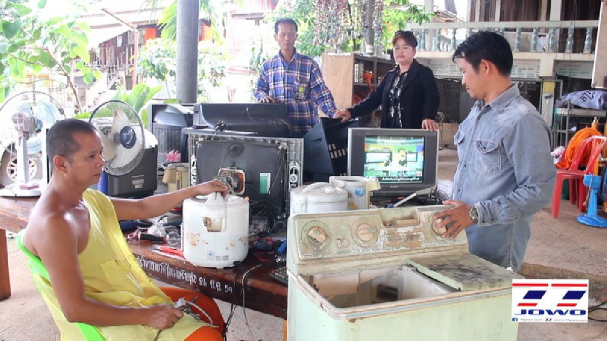 สุดทึ่ง!! หนึ่งเดียวในประเทศไทย พระสงฆ์ระดับเจ้าอาวาสวัด มียศตำแหน่งเป็นถึงพระครู รับซ่อมเครื่องใช้ไฟฟ้าให้ชาวบ้านฟรี