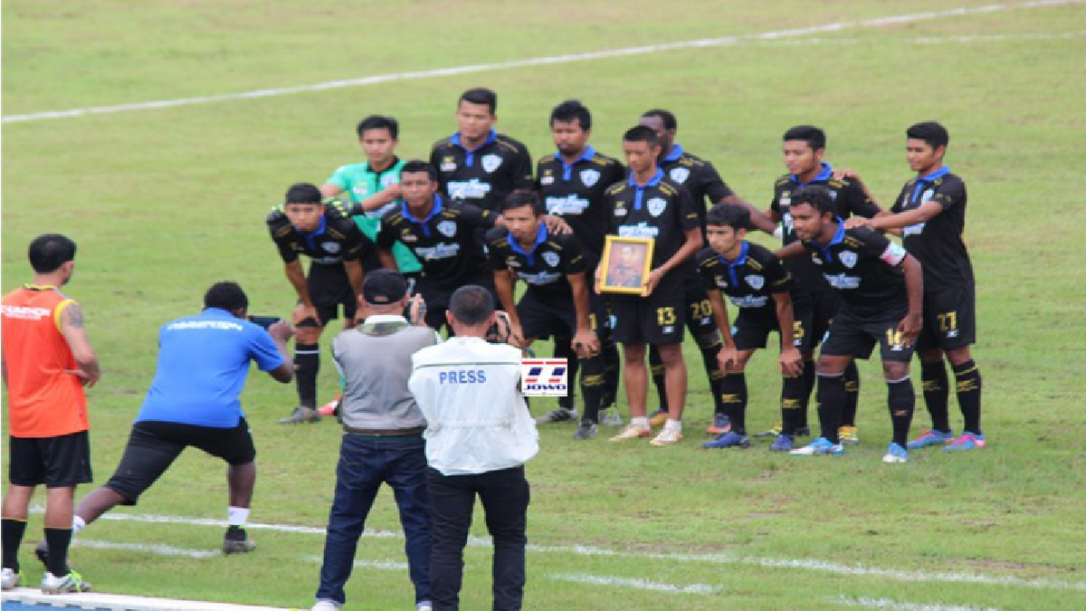 รองจ่าฝูงโซนใต้ - ฟุตบอลT4 ชุมพรเอฟซีเอาชนะสุไหงปาดีเอฟซี4-0 ชนะเก็บ3แต้มในบ้านติดต่อกัน เป็นนัดที่ 3 ขยับขึ้นเป็นรองจ่าฝูงโซนใต้(มีคลิป)