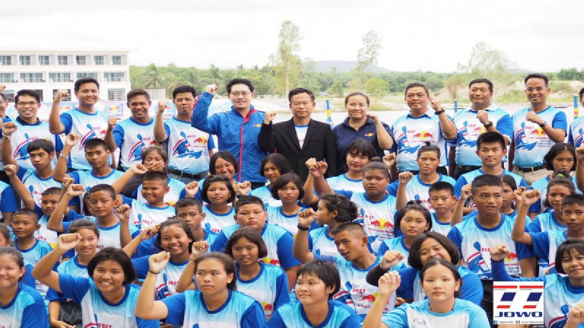 นายกสมาคมกีฬาเรือพายแห่งประเทศไทย เปิดการแข่งขัน กระทิงแดง สลาลอมน้ำเรียบและกรรเชียงบกชิงชนะเลิศแห่งประเทศไทย ชิงถ้วยพระราชทาน (คลิป)