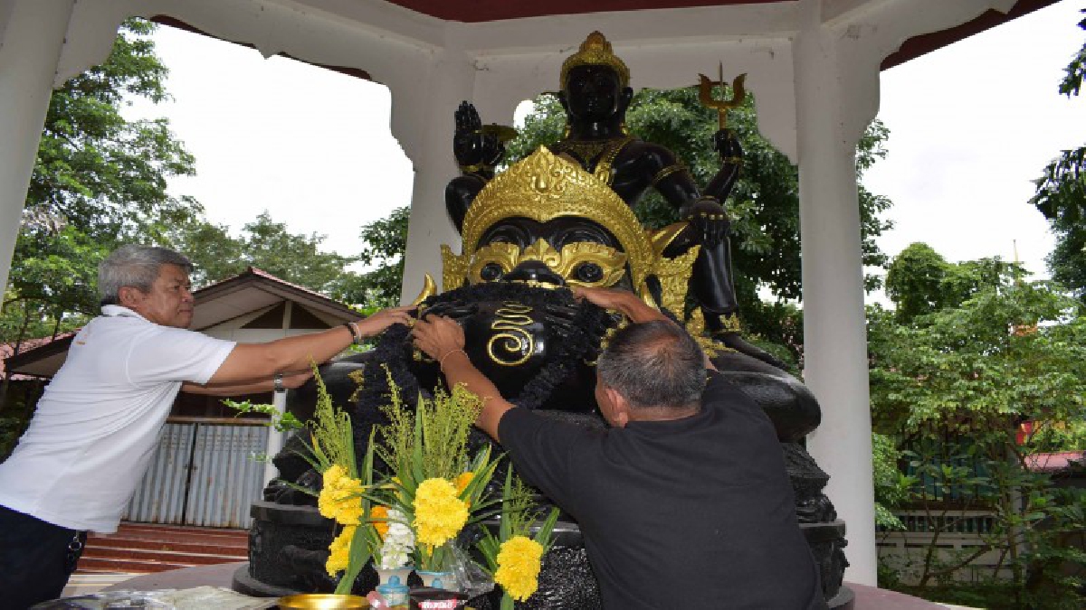 ศาสตร์ความเชื่อพระราหูย้ายราศี ทำวัดป่าพุทธมงคล เมืองกาฬสินธุ์ ที่มีเกจิดัง"พระราชศีลโสภิต หรือหลวงปู่หนูอินทร์ กิตฺติสาโร" คึกคักในทันที