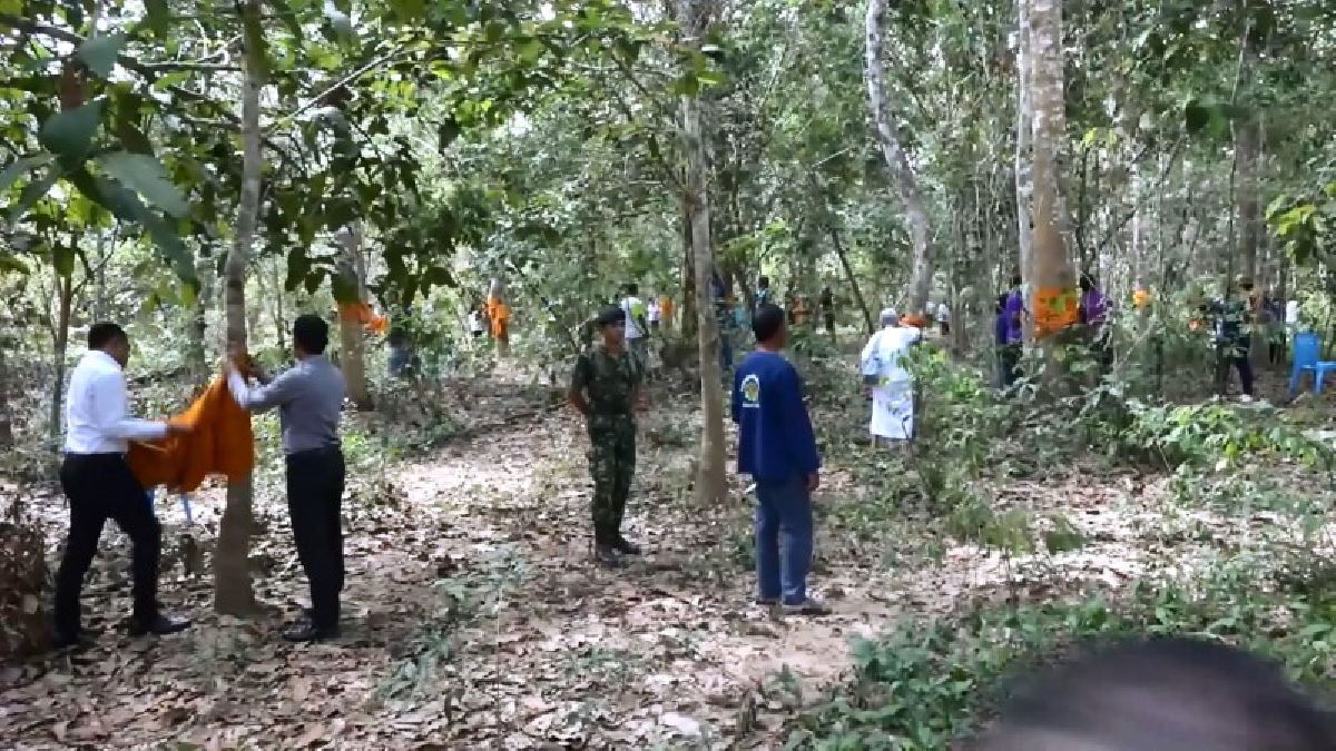 “เทพสามตา”ร่วมกับแม่ทัพภาคที่ 4 รวมพลังมวลชน อนุรักษ์พรรณไม้ ด้วยวิธีบวชป่าและปลูกต้นไม้ ที่ อ.นาทวี (ชมคลิป)