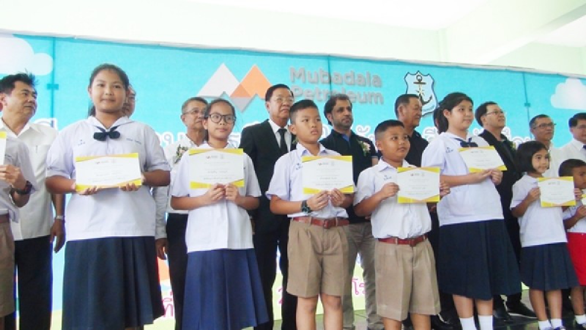 สมาคมประมงจังหวัดระยอง และผู้ประกอบการภาคเอกชน มอบทุนการศึกษาให้เด็กนักเรียนที่ขาดแคลนทุนทรัพย์เล่าเรียน กว่า 250 ทุน (มีคลิป)