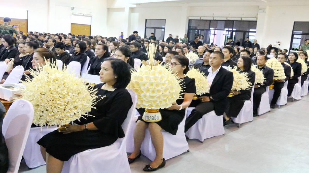 ส่งมอบดอกไม้จันทน์!! พระราชทานตาม โครงการจิตอาสา ที่ชาวนราธิวาสร่วมกันประดิษฐ์ จำนวน 99,999 ดอก เตรียมส่งให้ส่วนกลาง