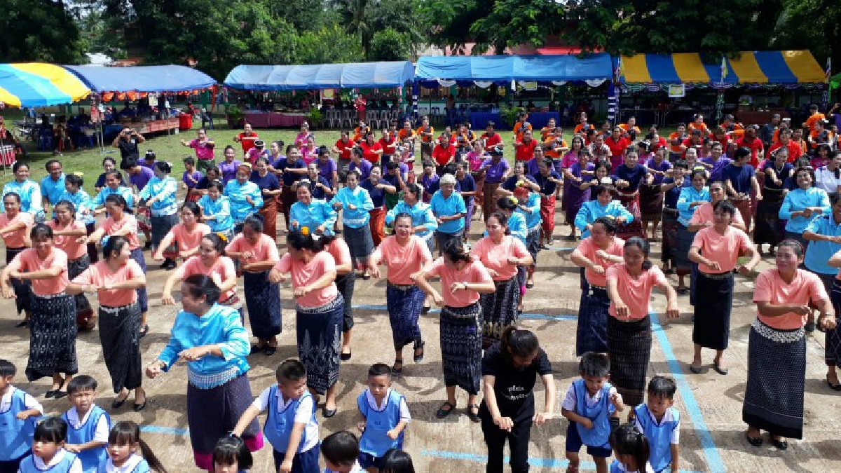 สุขภาพสำคัญที่สุด!! ชาวตำบลนาข่า ร่วมกิจกรรม โครงการมหกรรม “สุขภาพดีไม่มีขาย อยากได้ต้องสร้างเอง” ประจำปี 2560 (ชมคลิป)