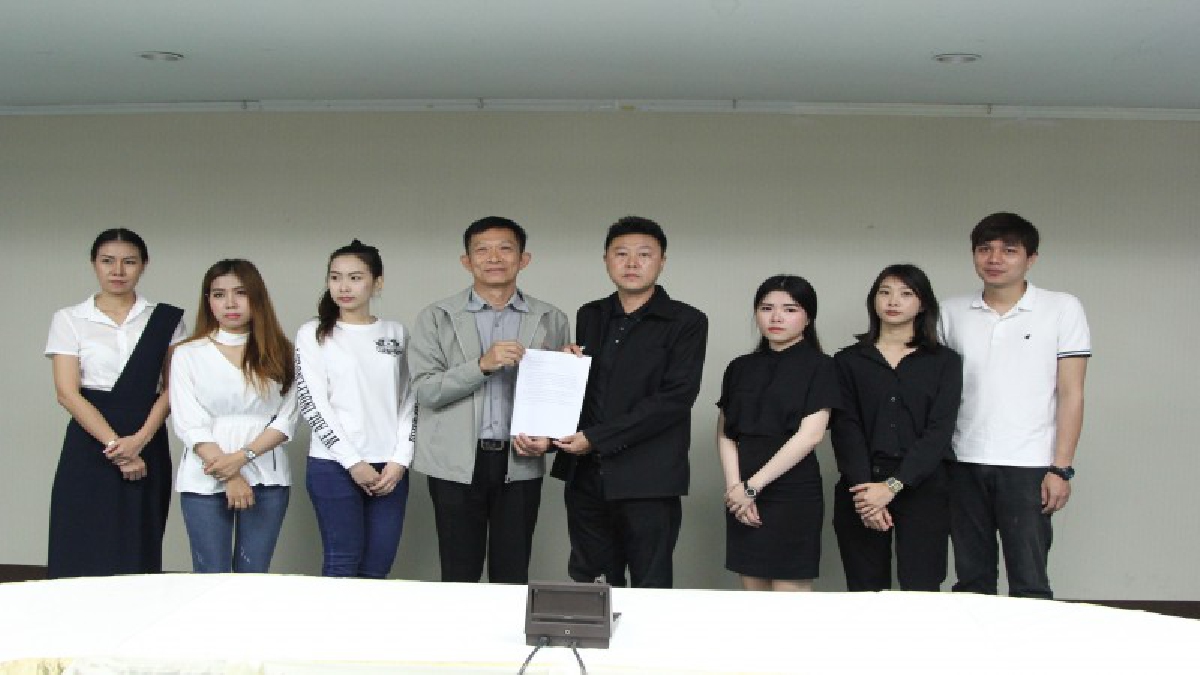 แบบนี้ก็มีด้วย!? อดีตพนักงานโรงแรมชื่อดังเชียงใหม่ ยื่นร้องเรียนต่อผู้ว่าราชการจังหวัด เจ้าของโรงแรมค้างค่าตอบแทนเกือบล้านบาท!? (ชมคลิป)