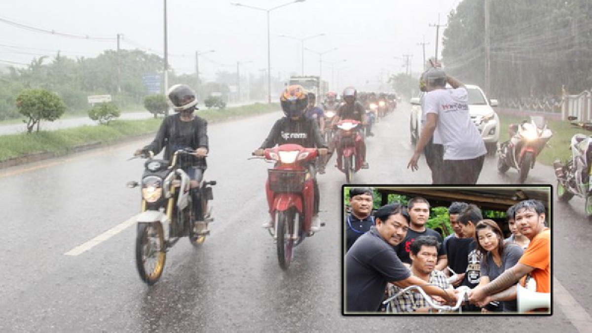 ชื่นชมแว้นสายบุญ!! “2ล้อ ดันโลลูกโตสุโขทัย” รวมพล 300 คัน บิดฝ่าฝนขนเงินสด ข้าวสาร เสื้อผ้าฯ ช่วยเหลือ “ตายายพิการเก็บขยะเลี้ยงหลาน 5 ชีวิต”