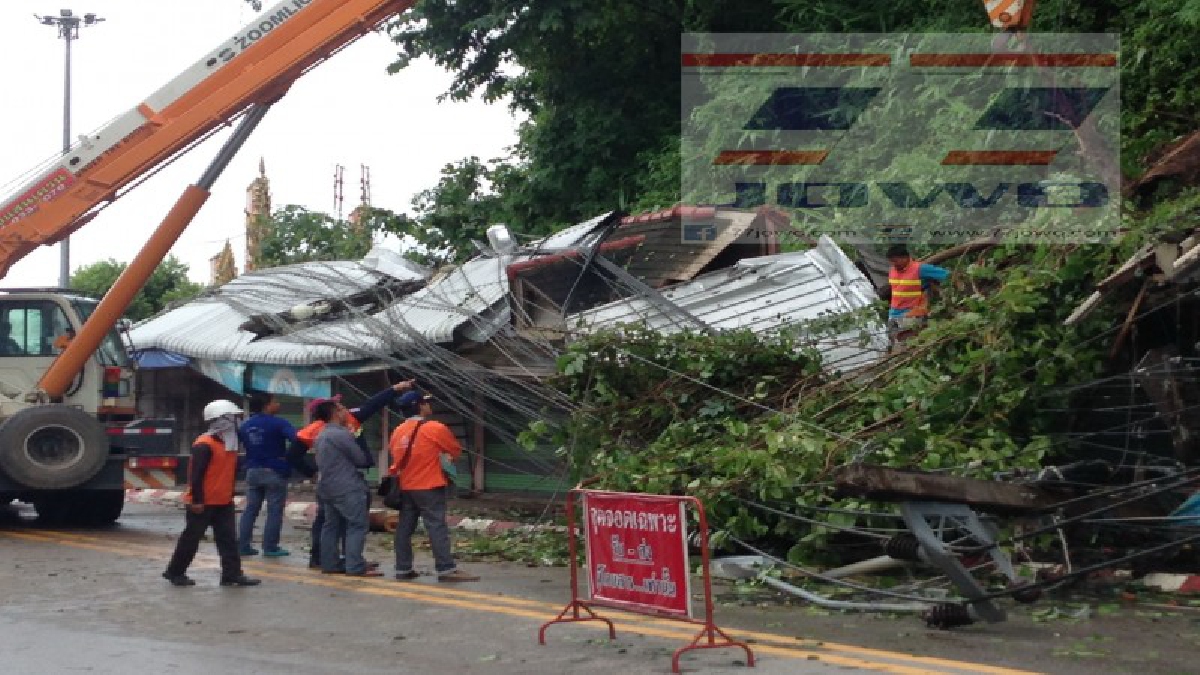 สุดสะพรึงกลัว!!!พายุฝนยังไม่สิ้นฤทธิ์ทำดินสไลด์ ทับร้านค้าสามเหลี่ยมทองคำพังพินาศกว่า 10 ร้าน(ชมคลิป)