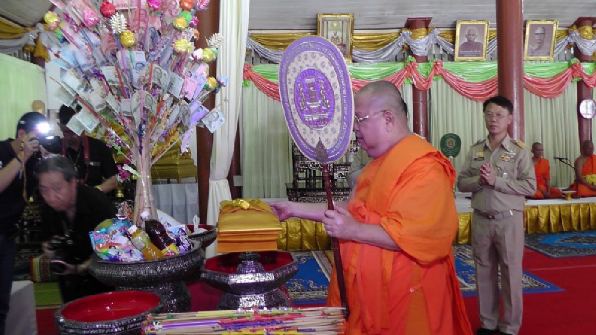 ชาวจังหวัดนครนายกได้ร่วมเป็นเจ้าภาทอดผ้าป่าสามัคคี เพื่อสมทบทุนบูรณปฏิสังขรณ์ วัดอุดมธานี พระอารามหลวง