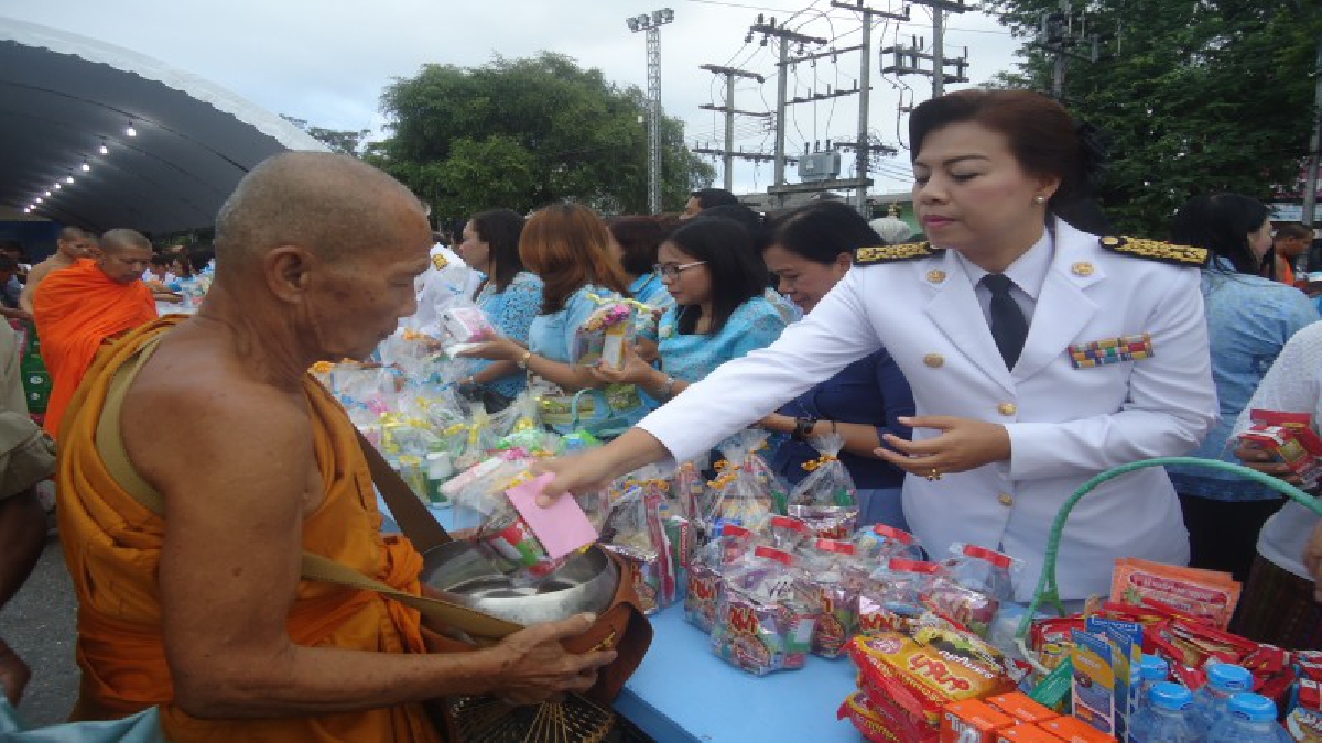 ชาวตรัง!! ร่วมทำบุญตักบาตร และปล่อยพันธุ์สัตว์น้ำ วันแม่แห่งชาติ 12 สิงหา เฉลิมพระเกียรติ สมเด็จพระนางเจ้าสิริกิติ์ฯ (มีคลิป)