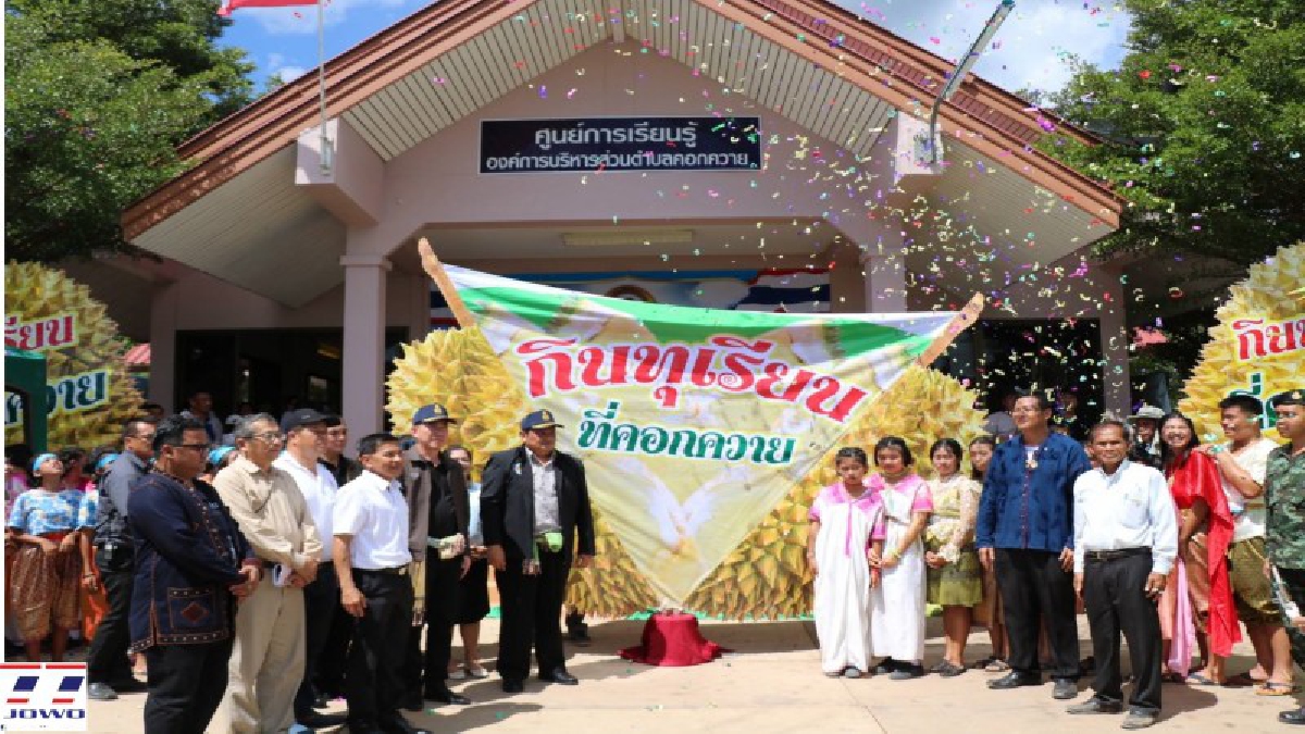 สุดคึกคัก!! งานกินทุเรียนที่คอกควาย ประชาชนนักท่องเที่ยวพาแม่และครอบครัวร่วมงาน รับเทศกาลวันแม่แห่งชาติ (มีคลิป)