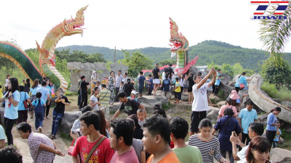 สุดปลื้มในวันแม่!! ลูกพาแม่ขอพรสิ่งศักดิ์สิทธิ์ ที่วังพญานาค ซึ่งเป็นแหล่งท่องเที่ยวแห่งใหม่ของจังหวัดปราจีนบุรี คนแน่นนับหมื่น (ชมคลิป)
